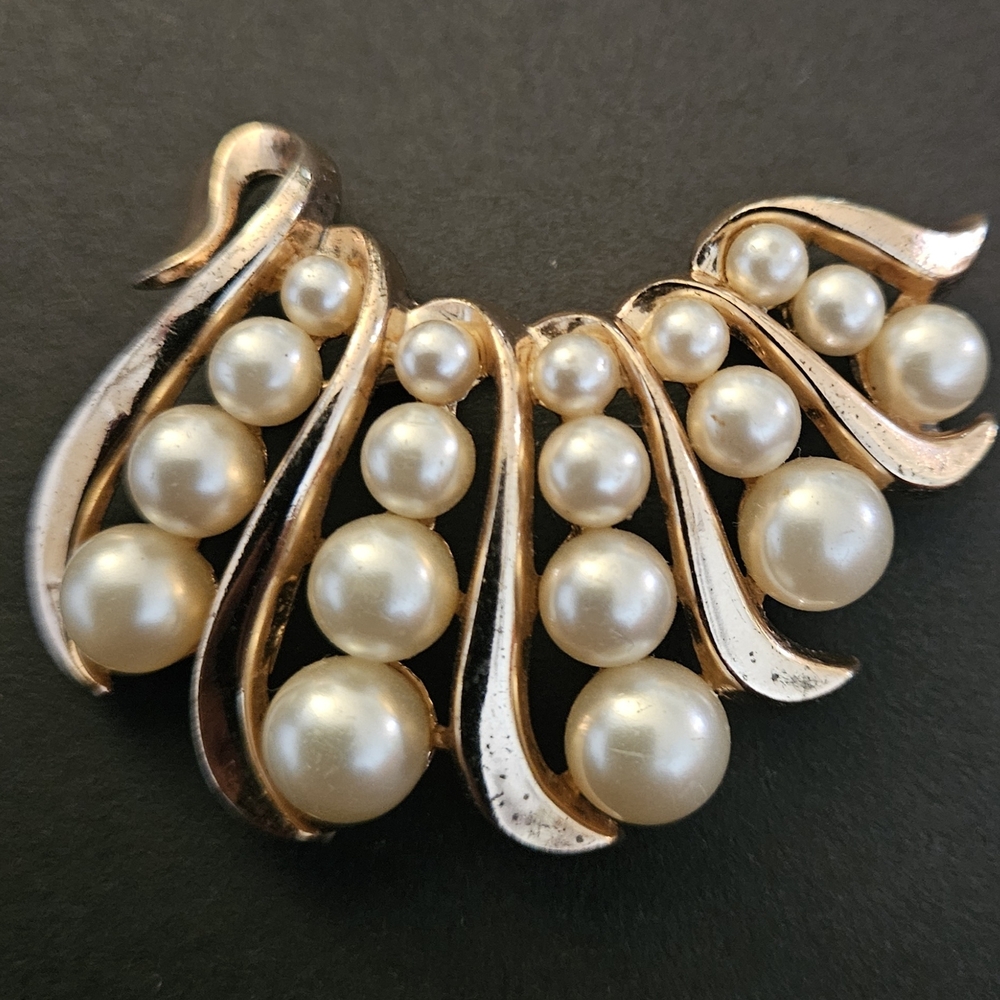 Vintage Crown Trefari Wave Gold Tone Cascading Faux Pearls Brooch 2"